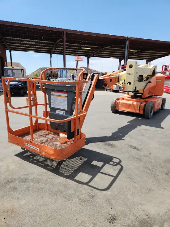 2014 JLG E400AJPN Articulating Boom Lift