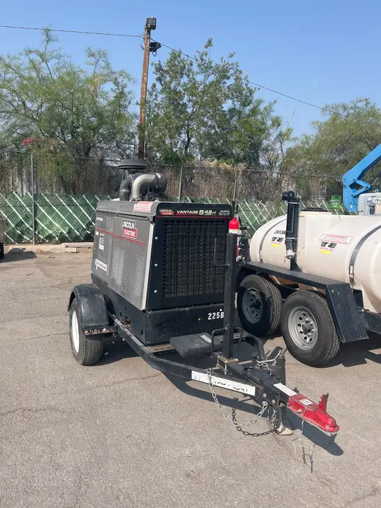 2019 Lincoln Electric VANTAGE 549 Welder