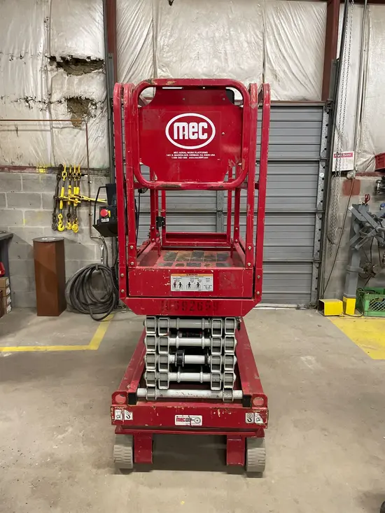 2017 MEC MICRO 19 Scissor Lift