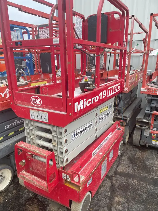 2018 MEC MICRO 19 Scissor Lift