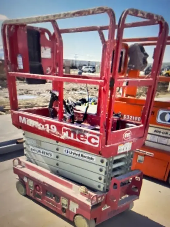 2018 MEC MICRO 19 Scissor Lift