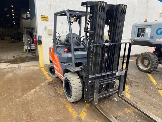 2017 Toyota 8FGU30 Warehouse Forklift