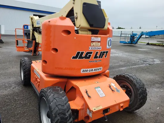 2013 JLG E450AJ Articulating Boom Lift