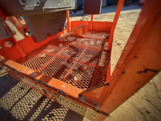 2013 JLG E400AJPN Articulating Boom Lift