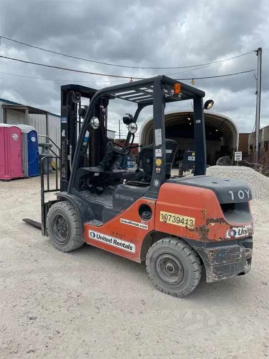 2018 Toyota 8FDU30 Warehouse Forklift