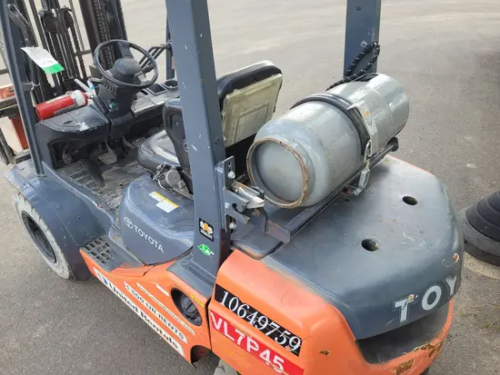 2017 Toyota 8FGU25 Warehouse Forklift