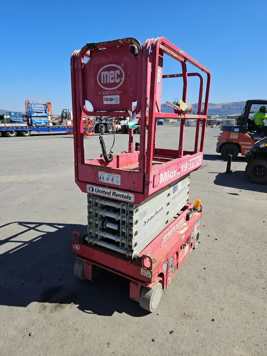 2018 MEC MICRO 19 Scissor Lift