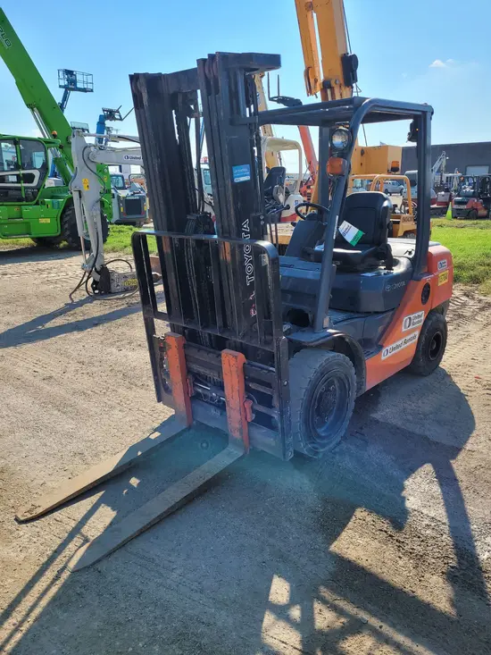 2017 Toyota 8FDU30 Warehouse Forklift