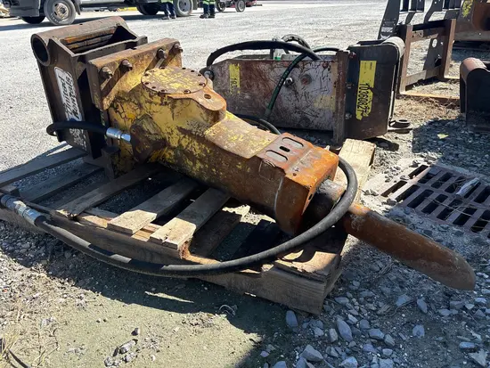 2016 Atlas Copco SB 452 Attachment