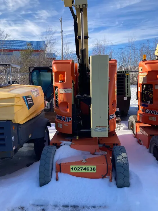2014 JLG E300AJP Articulating Boom Lift
