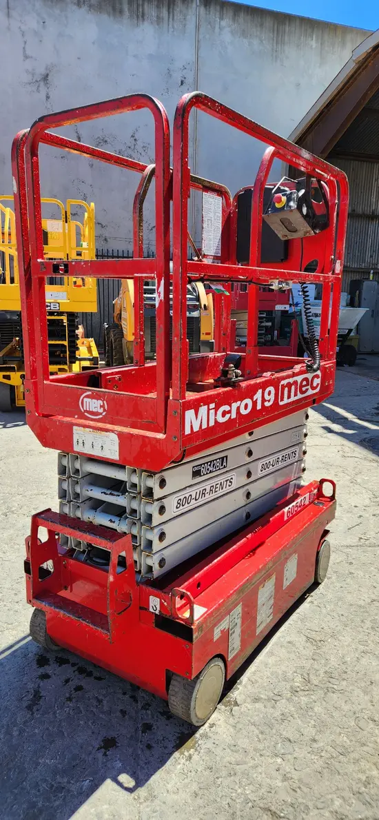 2018 MEC MICRO 19 Scissor Lift