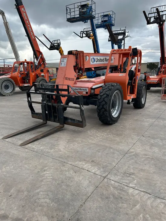 2014 SKYTRAK 8042 Forklift