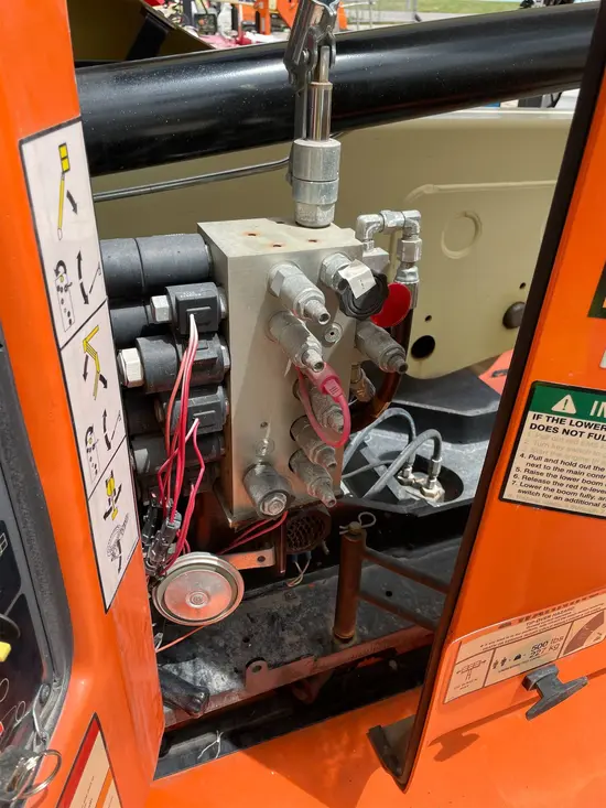 2014 JLG E450AJ Articulating Boom Lift