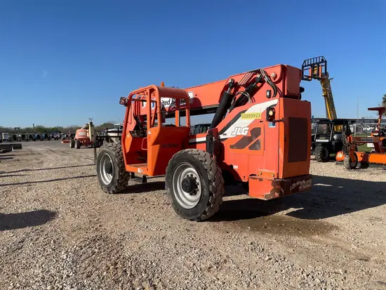 2015 SKYTRAK 8042 Forklift
