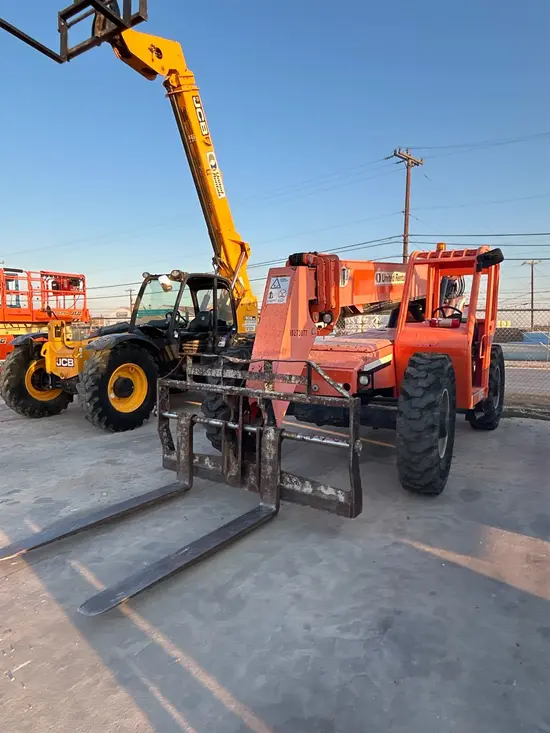 2014 SKYTRAK 8042 Forklift