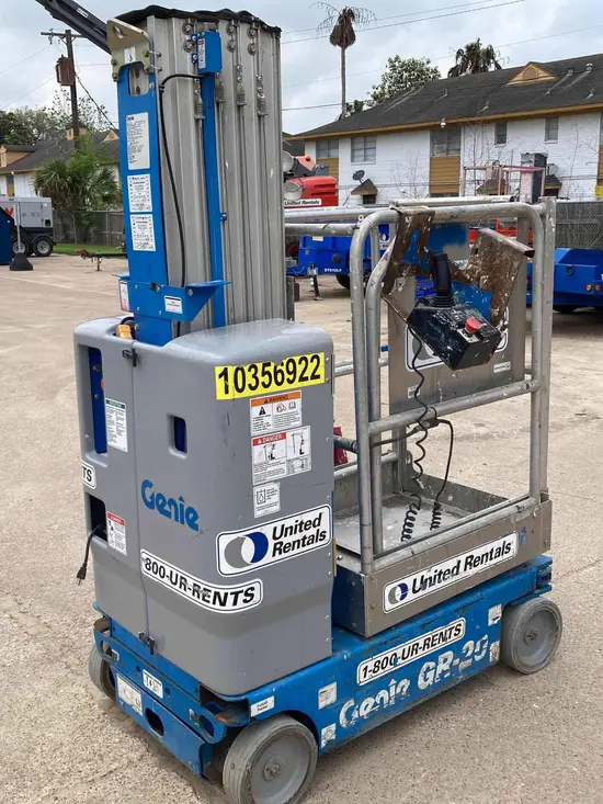 2015 Genie GR-20 Self-Propelled One-Person Lift