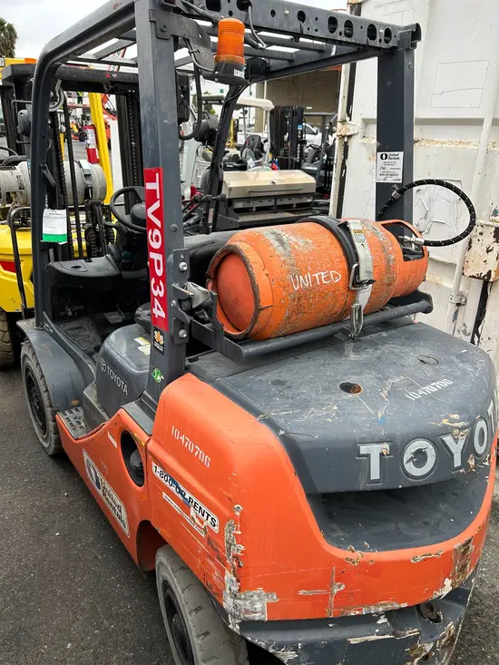 2016 Toyota 8FGU25 Warehouse Forklift