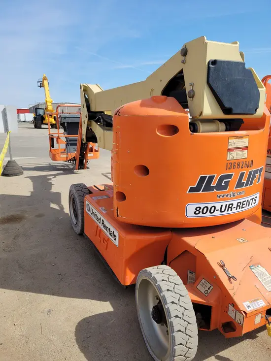 2014 JLG E400AJPN Articulating Boom Lift