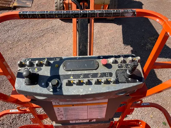 2013 JLG E450AJ Articulating Boom Lift