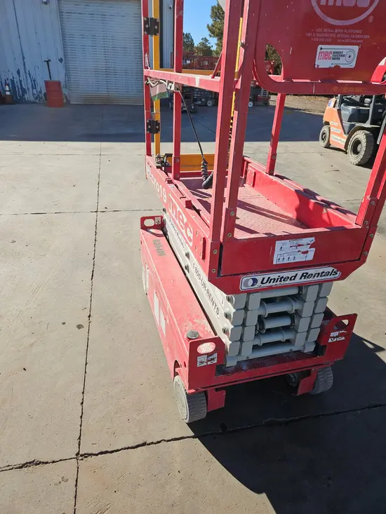 2021 MEC MICRO 19 Scissor Lift