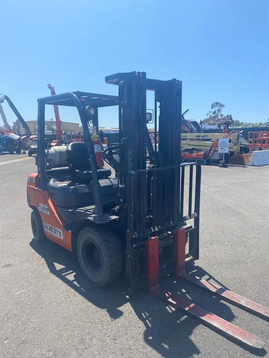 2017 Toyota 8FGU25 Warehouse Forklift