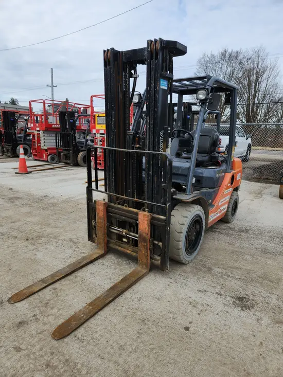 2018 Toyota 8FGU30 Warehouse Forklift