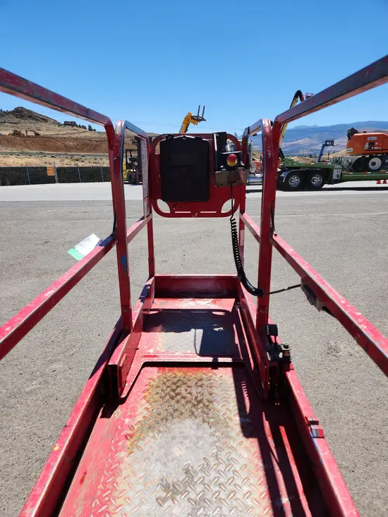 2018 MEC MICRO 19 Scissor Lift