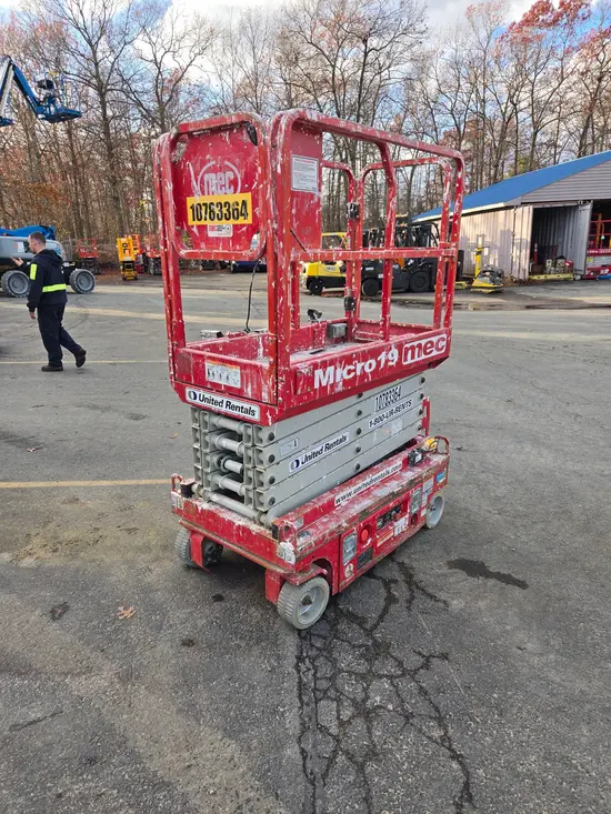 2018 MEC MICRO 19 Scissor Lift