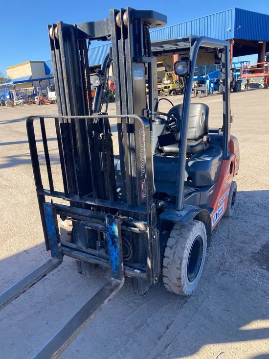 2018 Toyota 8FGU25 Warehouse Forklift