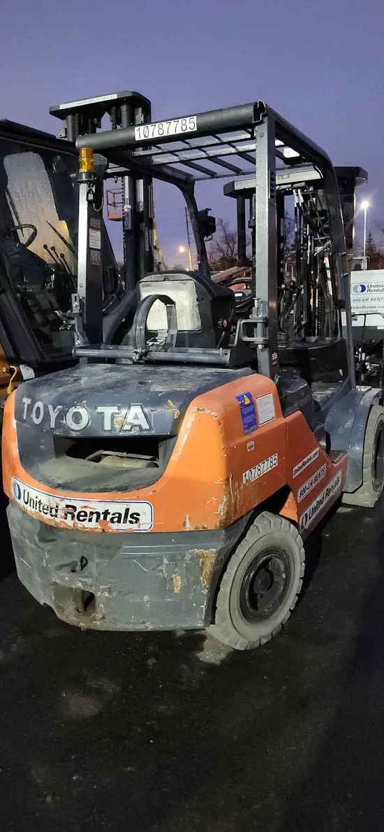 2018 Toyota 8FGU30 Warehouse Forklift