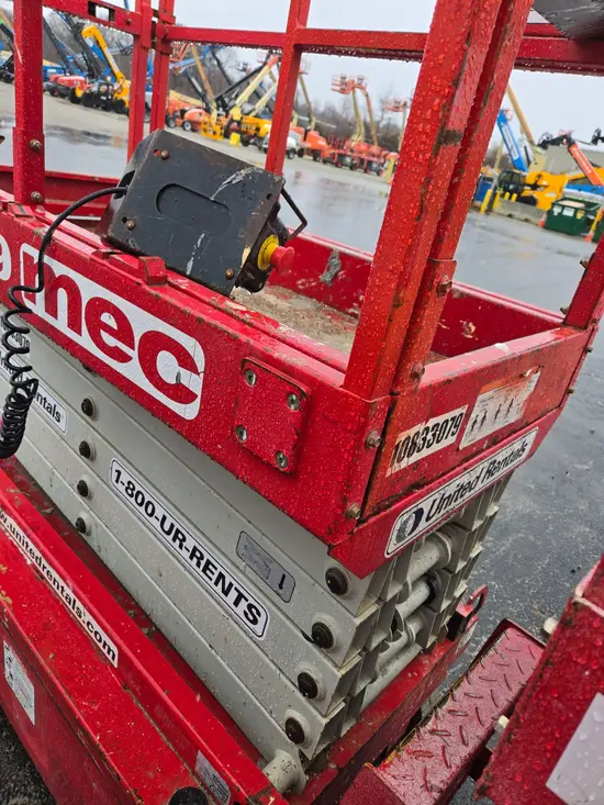 2018 MEC MICRO 19 Scissor Lift