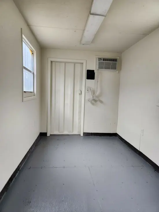 2018 MOBILE TRL 20' WITH 1 Ground-Level Office Container
