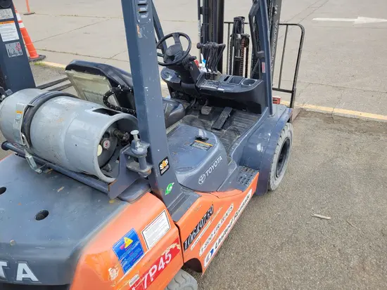 2017 Toyota 8FGU25 Warehouse Forklift
