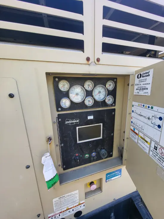 2017 Doosan XP825/HP750WCU Air Compressor