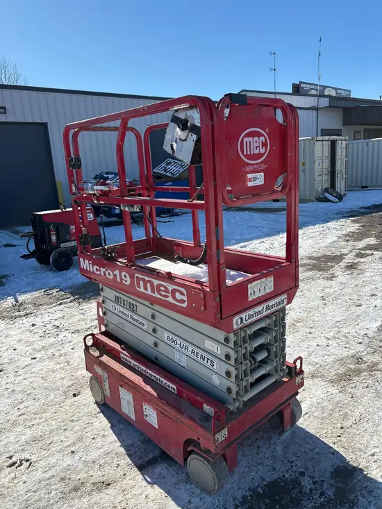 2018 MEC MICRO 19 Scissor Lift