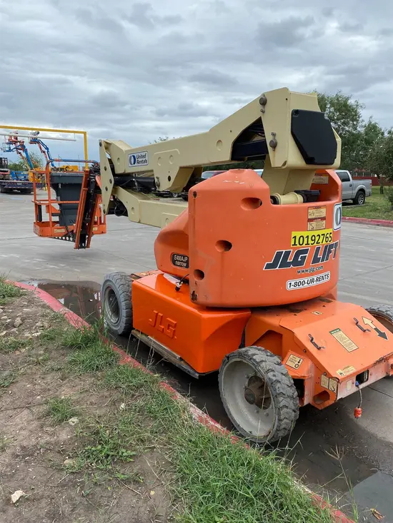 2013 JLG E400AJPN Articulating Boom Lift