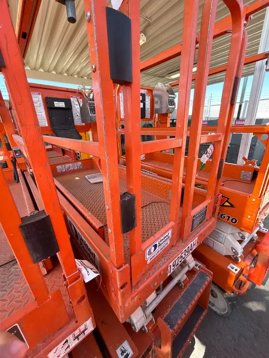 2017 Snorkel S3219E Scissor Lift