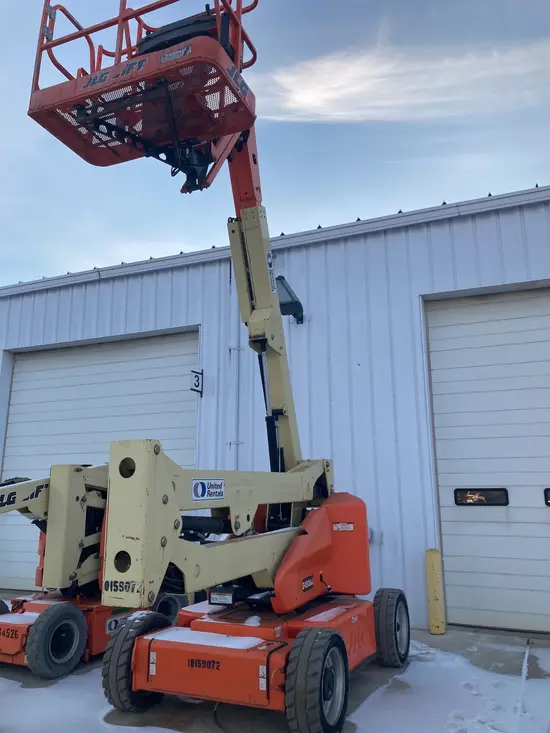 2013 JLG E450AJ Articulating Boom Lift