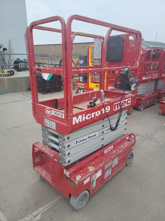 2017 MEC MICRO 19 Scissor Lift