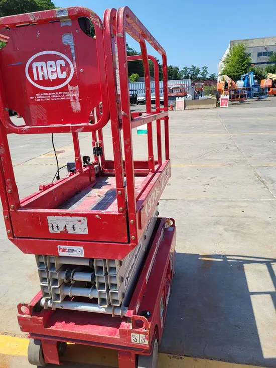 2017 MEC 1330SE Scissor Lift