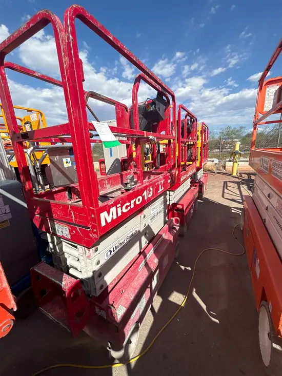 2018 MEC MICRO 19 Scissor Lift
