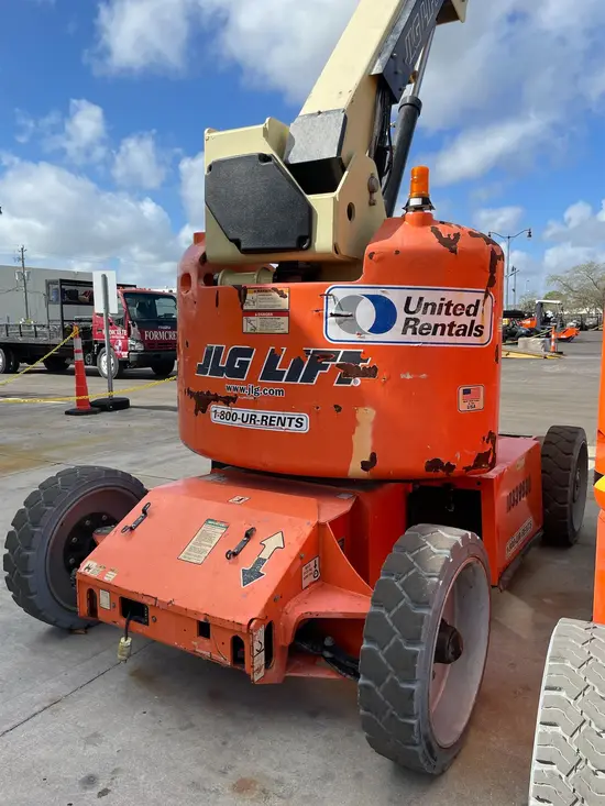 2015 JLG E450AJ Articulating Boom Lift