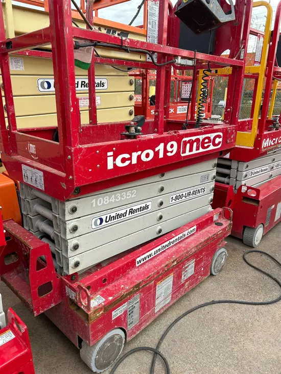 2018 MEC MICRO 19 Scissor Lift