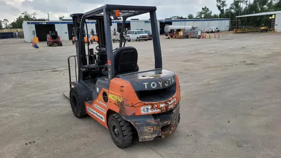 2017 Toyota 8FDU25 Warehouse Forklift