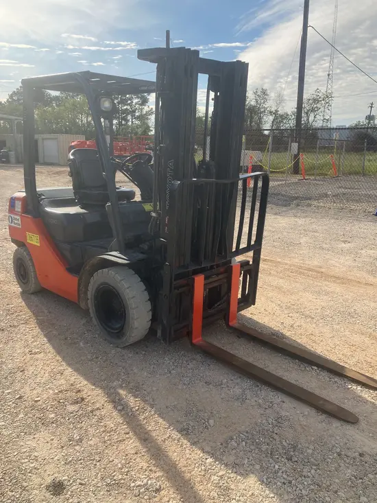 2017 Toyota 8FDU25 Warehouse Forklift