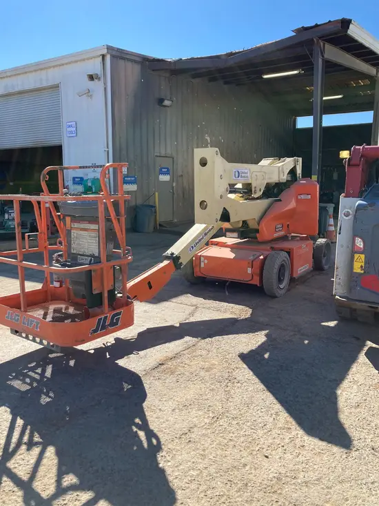 2016 JLG E400AN Articulating Boom Lift
