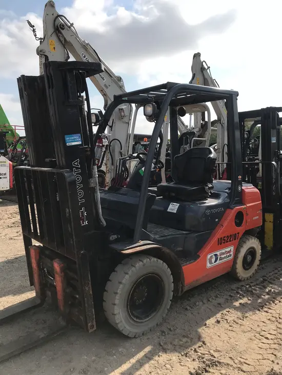 2016 Toyota 8FDU25 Warehouse Forklift
