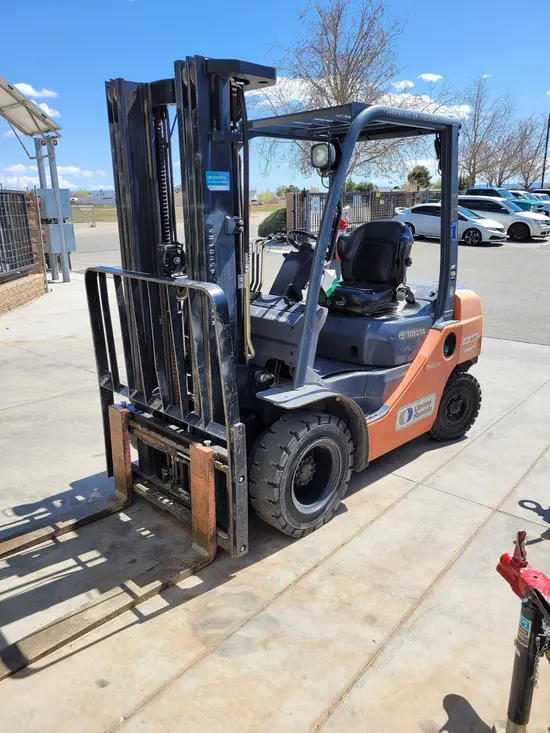 2016 Toyota 8FDU25 Warehouse Forklift