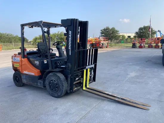 2016 Doosan D35S-7 Warehouse Forklift