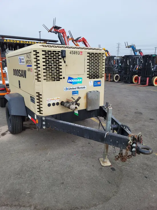 2017 Doosan P425/HP375WCU Air Compressor